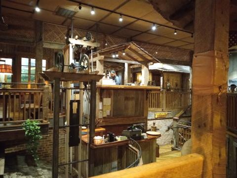 The dumb waiter/waitress